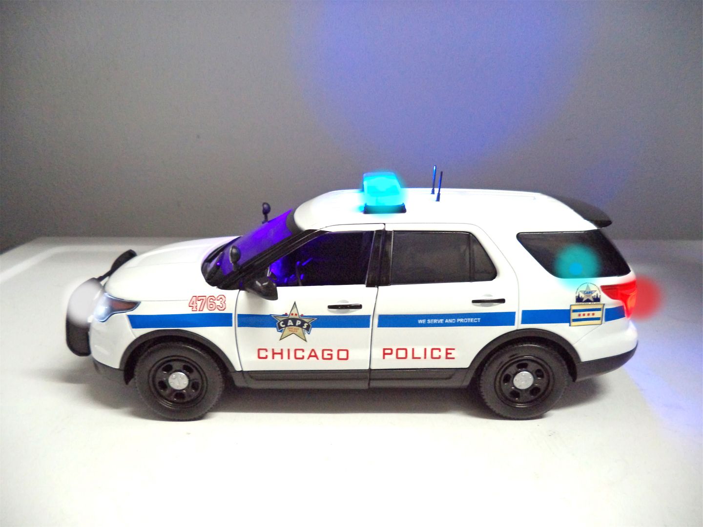 diecast police car models with working lights